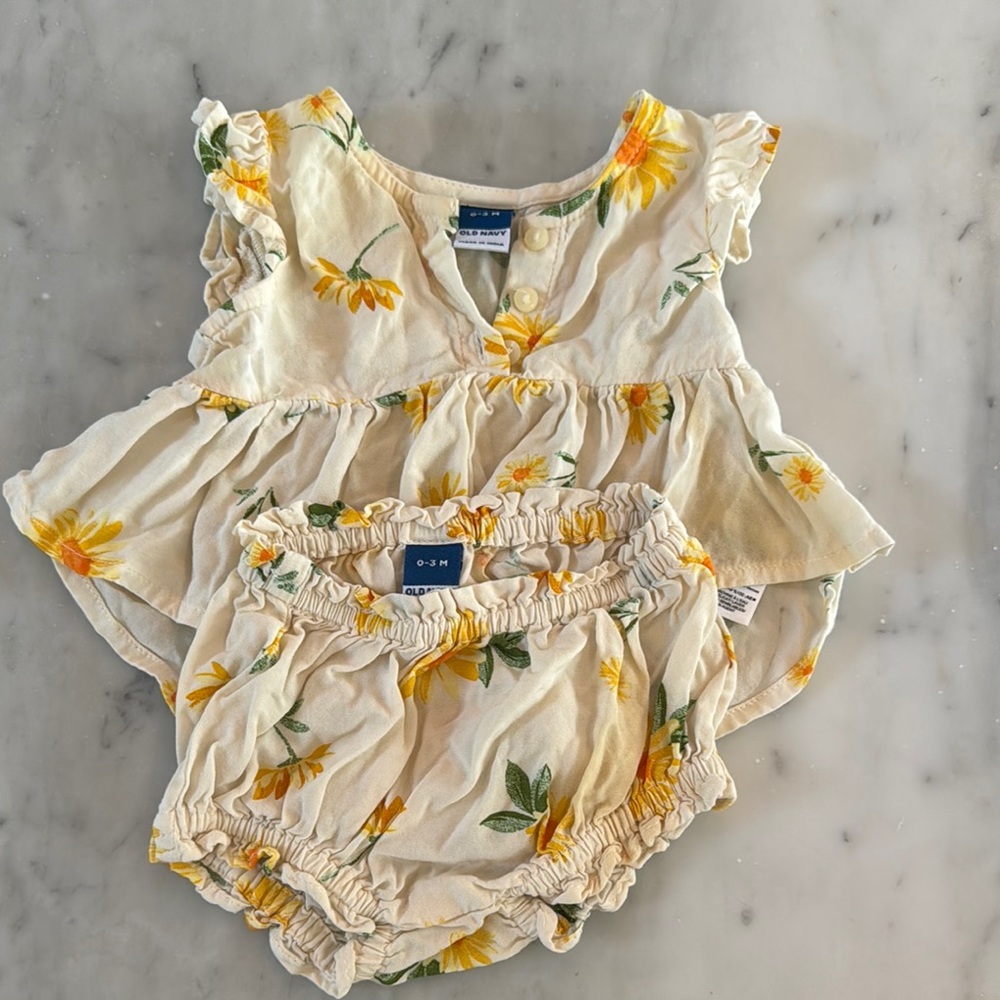 Old Navy Baby Girl Floral Outfit Set - 0-3 Month